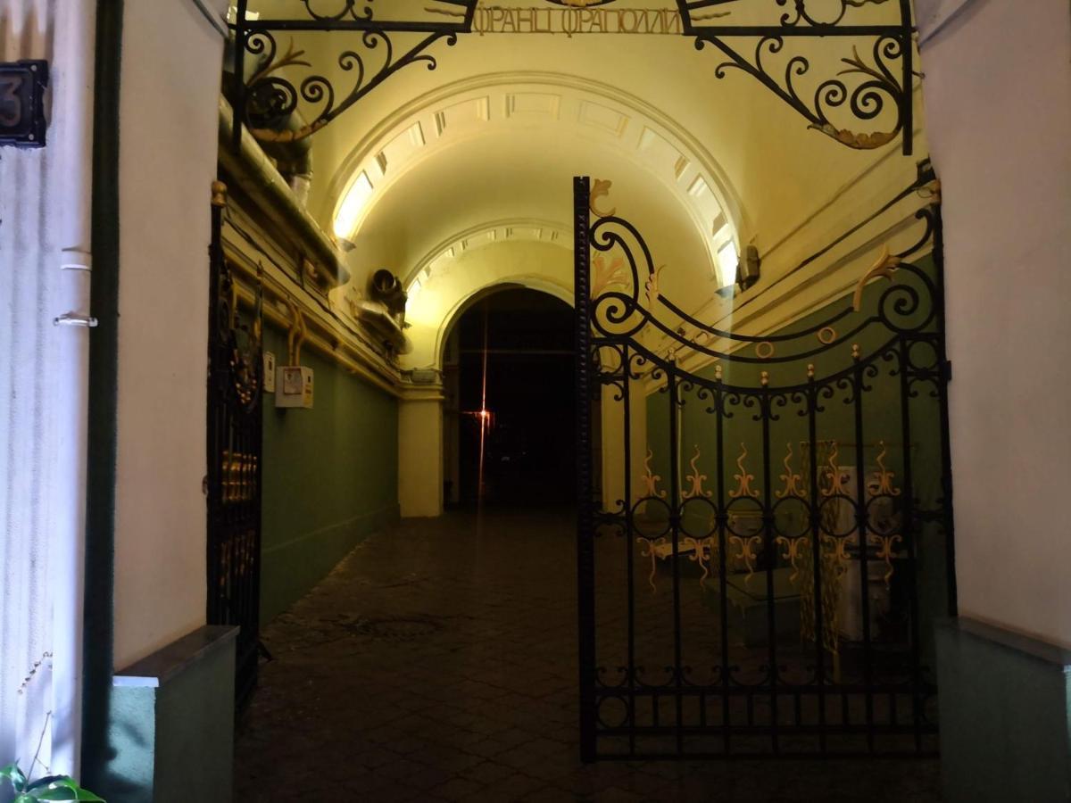Затишні Апартаменти, Вулиця Дерибасівська, 13 Οδησσός Εξωτερικό φωτογραφία